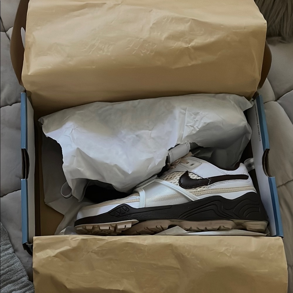 Travis Scott Zoom Field Jaxx